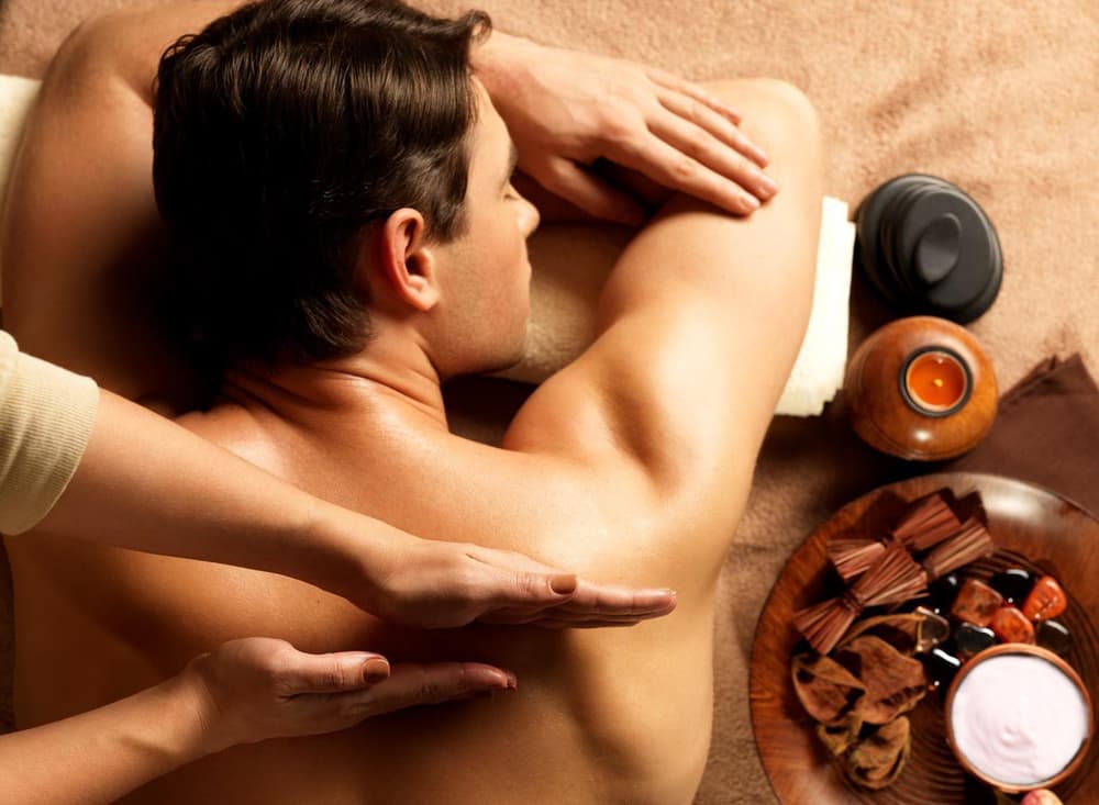gentleman-massage-231118 Couples Spa Treatments Gainesville - Spa Royale